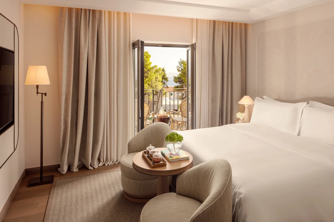 Deluxe Deniz Manzaralı Balkonlu Oda