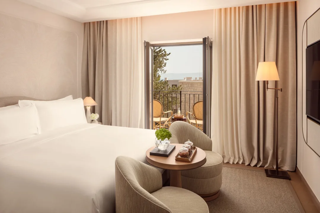 Superior King Room Garden View Balcony