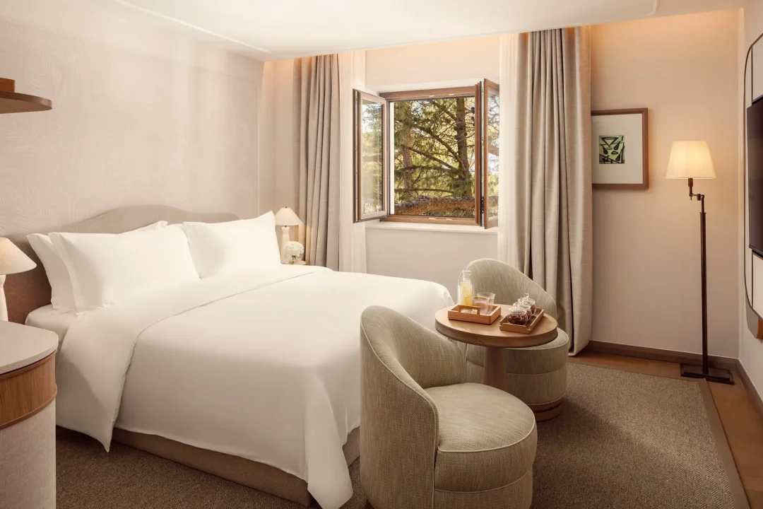 Superior King Room Garden View